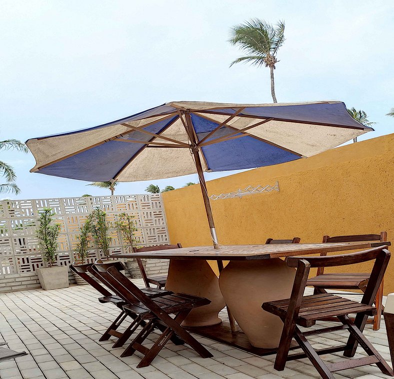 2 Bedroom Beach House, Private Jacuzzi, 5min walk to the bea