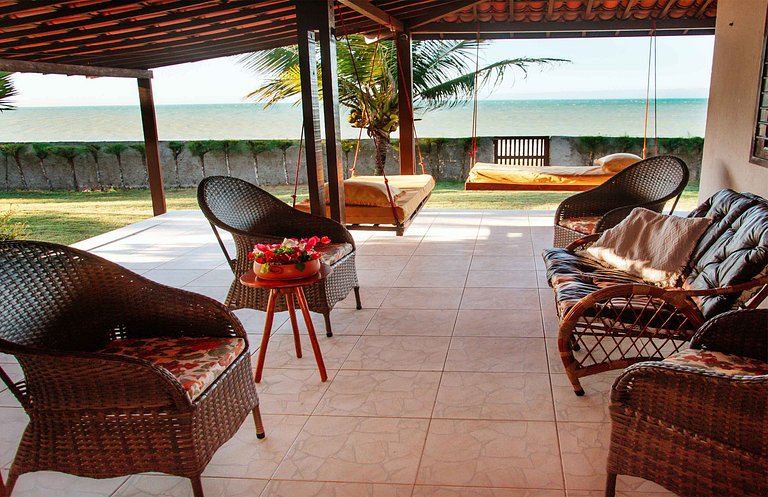 3 Bedroom Beach Front House, Private Pool, Walk Distance to